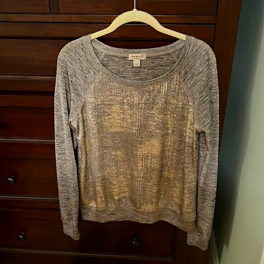 Gray/gold long sleeve top with sparkly gold accent all over it.